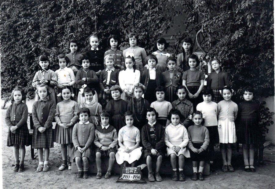s_1955-1956_11eme F.jpg - Lycée Saint Aulaire- TANGER / MAROC - Année scolaire 1955-1956. Classe 11ème FillePhoto communiquée par Christine De Poortere.Saint Aulaire 11ème Filles 1955-1956De gauche à droite:1er rang: Murie Platon, X, X, X, X, Hilda Bendahan2éme rang:Louise Lebrun, Odile Gratelot, X, X, Juliette Riera, Christine De Poortere, Alegria Assayag, X, Marie Carmen Martinez, X, X3ème rang:X, Alegria Marrache, X,X,X,X,X,X,X4éme rang: X, Gladys Benaïm, X, Henriette Favier, XXX